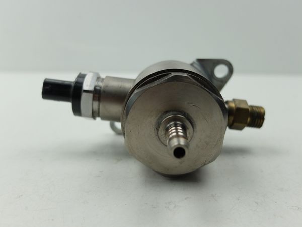 Palivové Čerpadlo  2,0 TSI 06J127025A HFS034X1 VW Audi