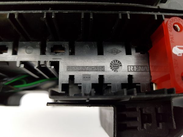 Pojistková Skříň Clio 3 403888437R 1,2 16V D4F Renault 5927