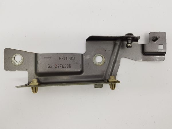 Příslušenství, držák Pravý Captur 641349131R 631227839R TEKNG Renault