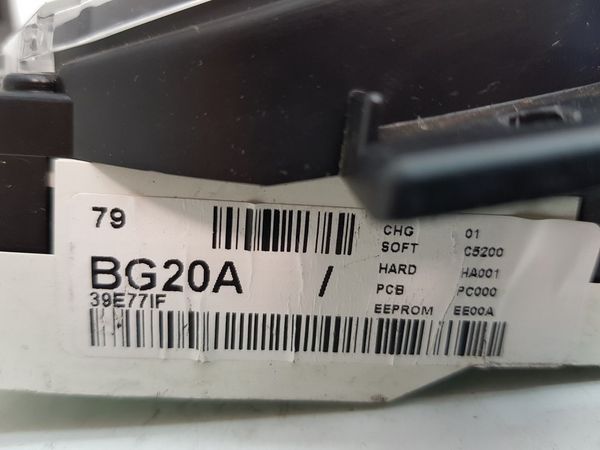 Otáčkoměr  Nissan Micra BG20A